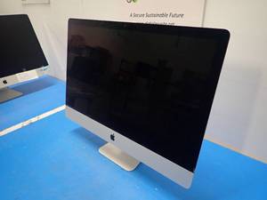 Apple&nbspiMac15,1 A1419 MF885LLA AIO PC &nbspIntel(R) Core(TM) i5-4590 CPU  3.30GHz  32GB DDR3 SDRAM  251GB HDD  Includes IOS and power cable  chip on left edge chip and crack in right corner