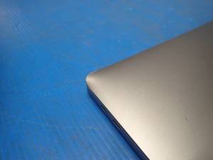 Apple&nbspMacBookPro15,1 A1990 MR932LLA &nbspINTEL(R) CORE(TM) I7-8750H CPU  2.20GHZ  16GB RAM  251GB SSD  15 screen with 3360 x 2100 Resolution  Includes IOS  No cables  slight bend in left corner of case and keymarks on screen
