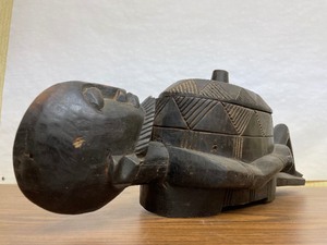 lot 47 image: Old Figural Hemba  Kusu Ceremonial Bowl wLid 