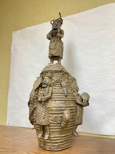 lot 48 image: Wonderful Large Benin Bronze Figural Container