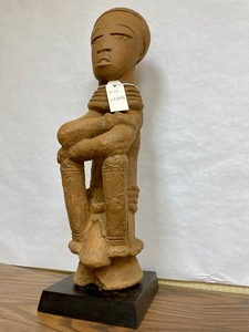 lot 41 image: Outstanding Ancient African Terracotta Seated Nok Figure