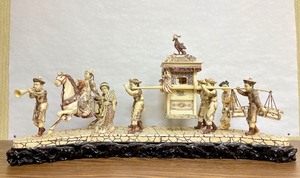 lot 78 image: Vintage Highly Detailed Oriental Royal Processional Scene Statue