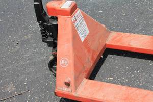 Pallet jack (needs repair)