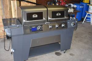 lot 2 image: Cuisinart Dual Action PelletGas Grill