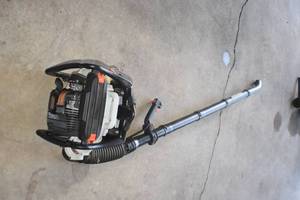 lot 4 image: Echo backpack leaf blower