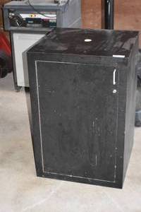lot 29 image: Tool Cabinet