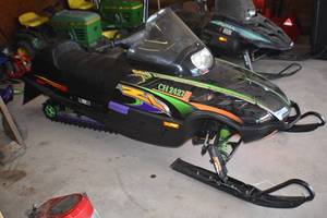 lot 38 image: Snowmobile