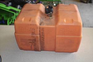 lot 44 image: Gas Tank