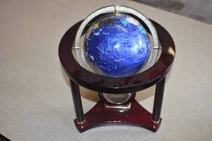 lot 43 image: Globe Clock