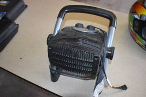 lot 50 image: Fan heater
