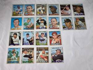 lot 97 image: Lot of 20 Topps 1967 Vintage Baseball Cards