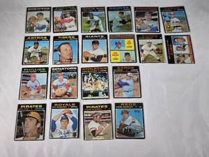 lot 99 image: Lot of 20 Topps 1971 Vintage Baseball Cards
