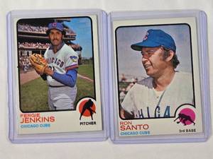 lot 106 image: Lot of 2 - Fergie Jenkins 1973 Topps No. 180 & Ron Santo 1973 Topps No. 115 Vintage Baseball Cards