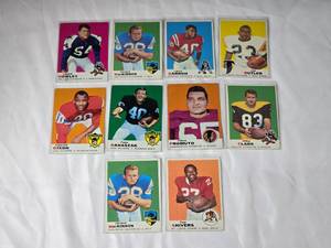 lot 165 image: Lot of 10 Topps 1969 Vintage Football Cards