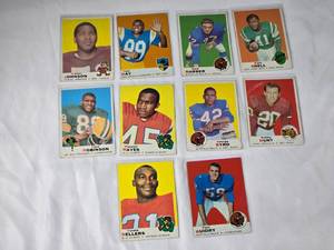 lot 166 image: Lot of 10 Topps 1969 Vintage Football Cards