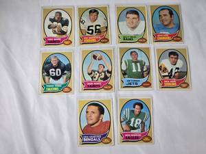 lot 167 image: Lot of 10 Topps 1970 Vintage Football Cards