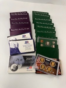 lot 10 image: 17 Proof Sets from 1990-2009