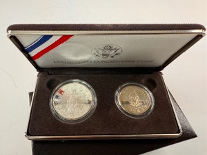 lot 62 image: 1989 Congressional 2 pc Commemorative set