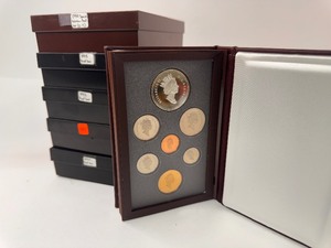 lot 25 image: 5x Canadian Proof Sets From 1990-1994