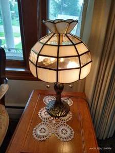 lot 7 image: Beautiful 20 Tall Lamp (With Doily)