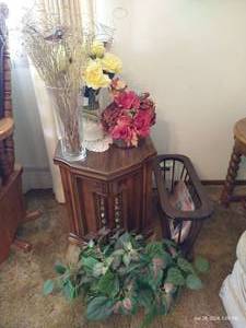 lot 14 image: Storage Cabinet, Magazine Rack & Fake Plants