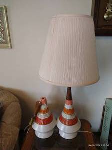 lot 29 image: (2) Vintage Matching Lamps