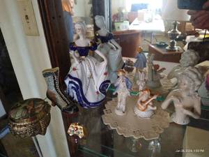 lot 32 image: French Colonial Decor - Music Box, Etc