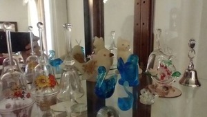 lot 37 image: Lot of Glass Trinkets & Bells