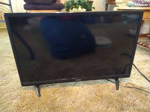 lot 42 image: Vizio 24 TV WRemote