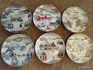 lot 43 image: (6) 1970s80s World Book Betsy Bates Christmas Plates