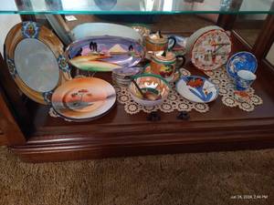 lot 52 image: Large Hand-Painted Japanese Plate & Dish Lot