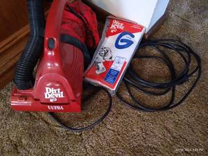 lot 66 image: Dirt Devil Hand Vac wBags