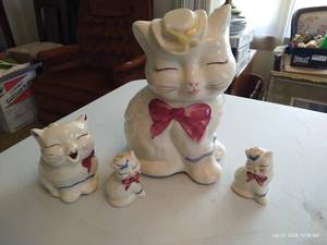 lot 89 image: Pat. Puss n Boots USA Cookie Jar, SP and Creamer