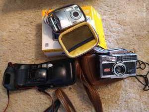 lot 107 image: Kodak Easy Share, Instamatic & Canon Film Camera & Cases