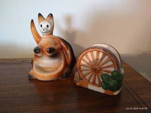 lot 111 image: Pulp Fiction Boxing Kangaroo Caddy & Mexico Napkin Holder