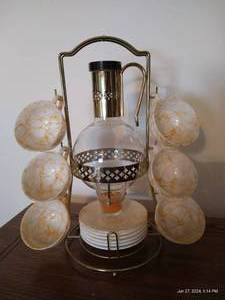 lot 121 image: Hazel Atlas Spaghetti String Coffee Warmer Set