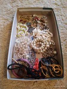 lot 127 image: Costume Jewelry