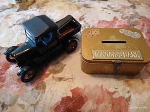 lot 145 image: Vintage Car w Winnings Bank & Shells