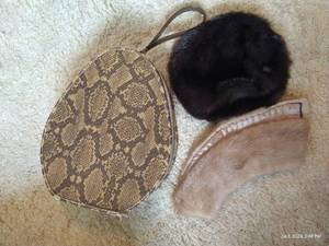 lot 164 image: Vintage Case & (2) Small Fur Pieces