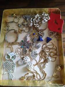 lot 165 image: Costume Jewelry Lot