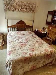 lot 169 image: Queen Bed - Everything Pictured