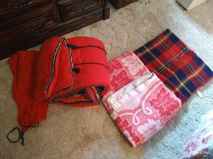 lot 175 image: Sleeping Bag, Blanket & Sofa Blanket
