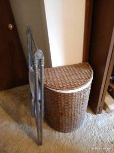 lot 177 image: Clothes Hamper & Clothes Rack