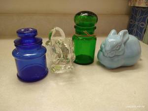 lot 188 image: Vintage Glass Items - Cotton Swab Bunny, Etc