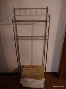lot 201 image: Over the Toilet Metal Rack & Bath Rugs