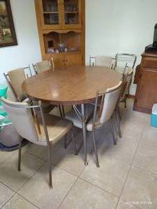 lot 202 image: Mid-Century Table With 6 Chairs