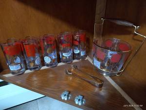 lot 210 image: Mid Century Bloody Mary Glasses & Ice Bucket Set