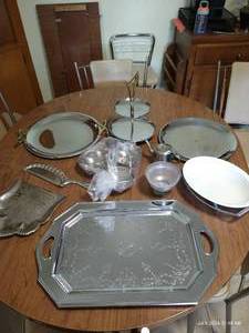 lot 226 image: Serving Tray, Platter, Corning Ware Dish Holder, Crumb Catcher