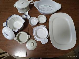 lot 228 image: Corning Ware BakeServing Dishes & Gravy Crock Pot