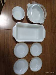 lot 236 image: Anchor Hawking Sm Bowls, Pyrex, Anchor dish